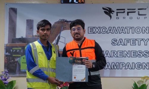 5924c7f8b82b46aba3bfac030360df40